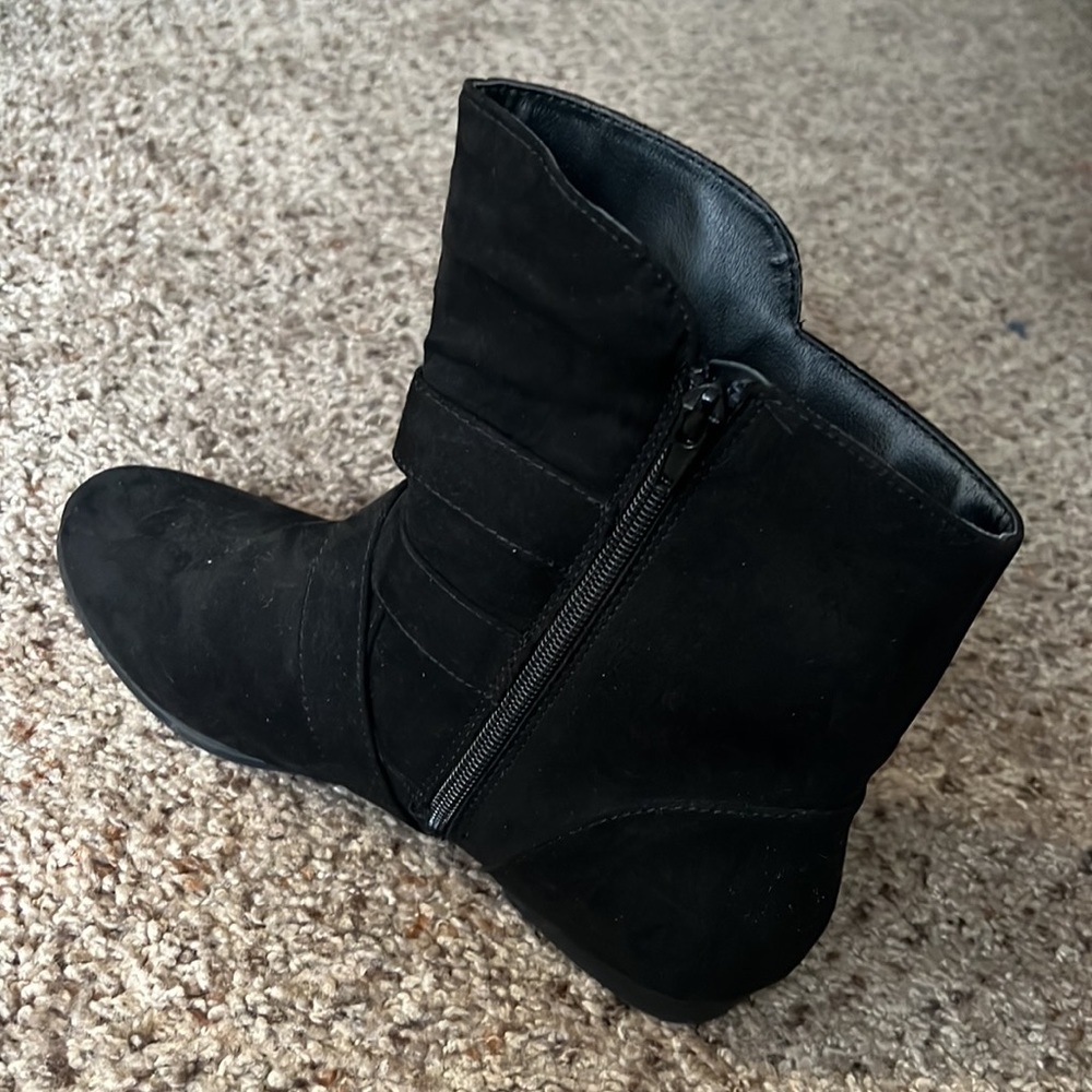 Boots - Picture 6 of 7